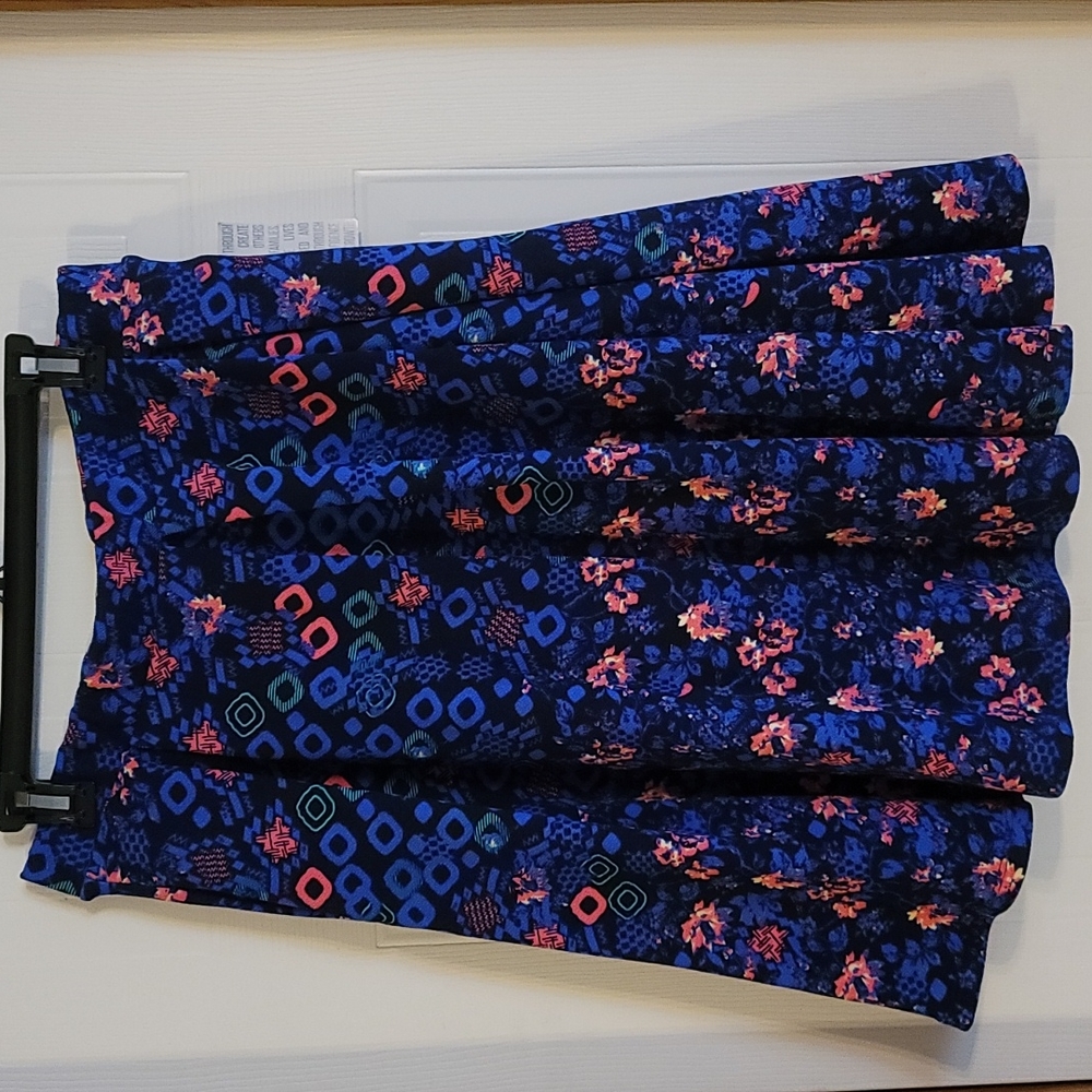 NWT Lularoe Madison Midi Skirt w/Pockets! Marked small, but runs large.